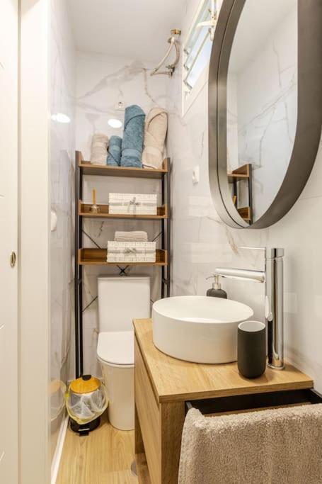 Appartement New! Cozy For Couples With Private Patio Séville